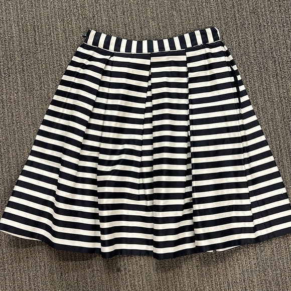CH Herrera navy and cream silk tailor striped skirt. - Picture 4 of 5